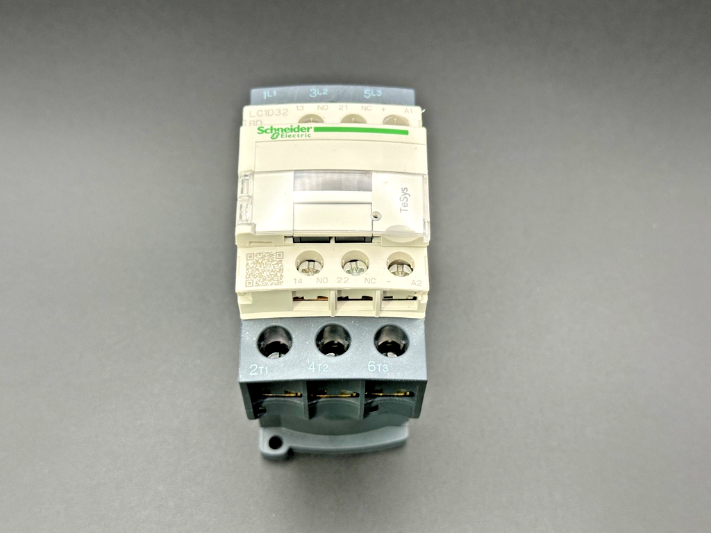 Schneider TeSys LC1D32BD 32A 3 Pole Contactor 24VDC w/ LAD4TBDL0