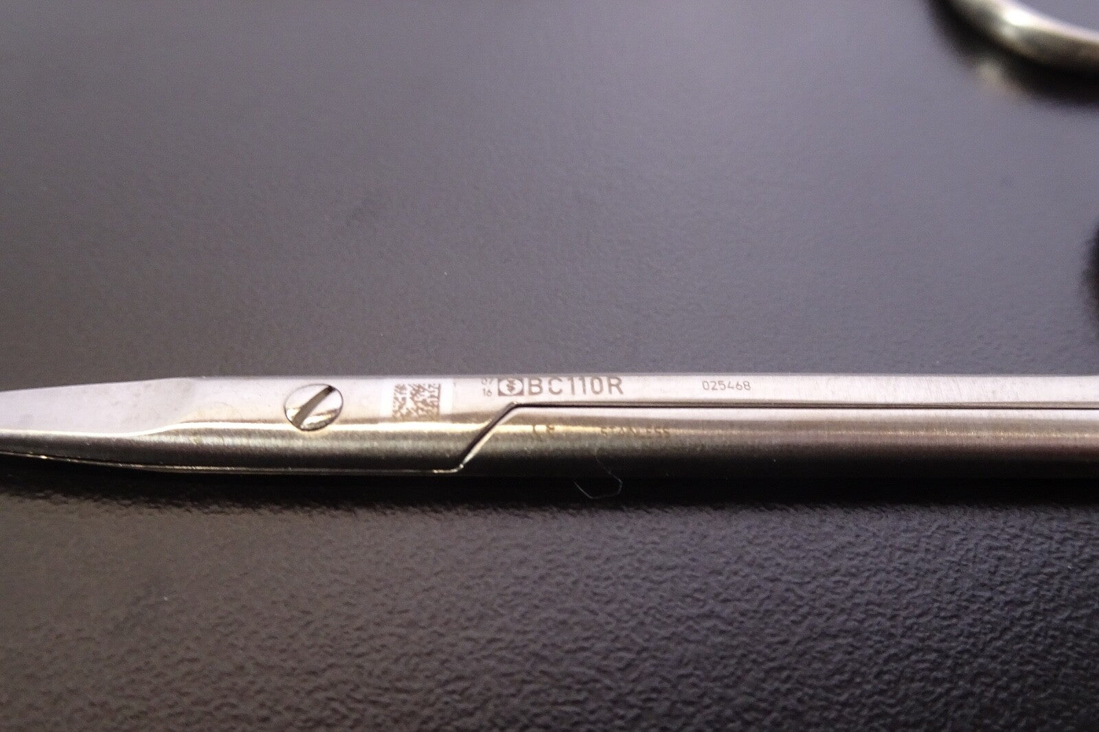 x2) Aesculap BH111R Halsted Mosquito Forceps2