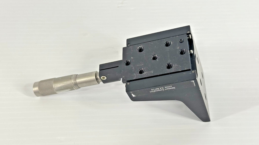 Newport Manual Vertical Translation Stage With SM25 Micrometer1