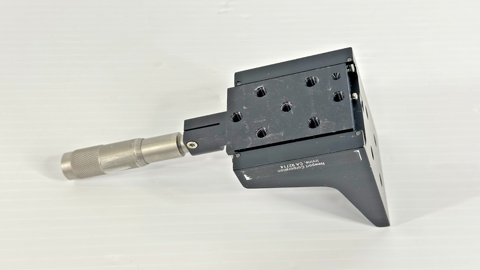 Newport Manual Vertical Translation Stage With SM25 Micrometer1