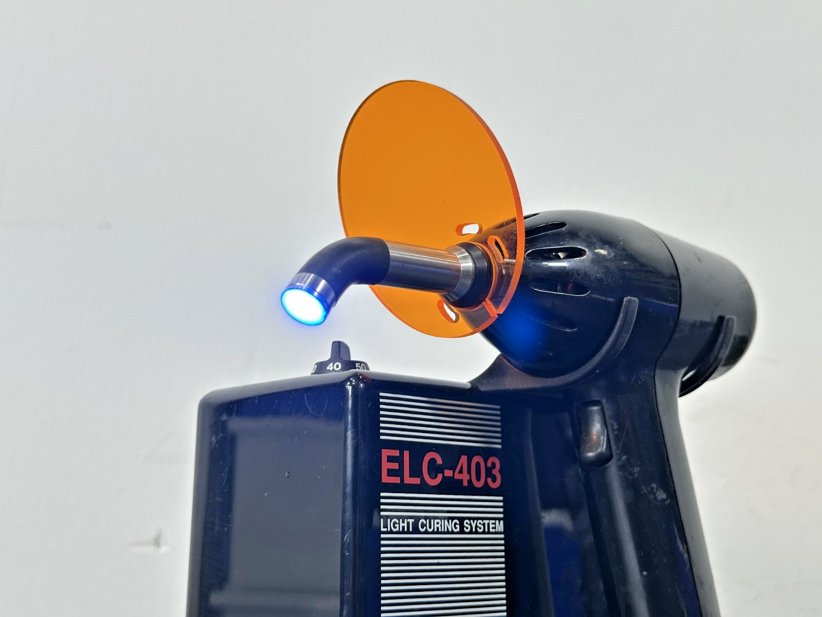 Electro Lite ELC 403 UV Visible Light Curing System Handheld Unit Working4