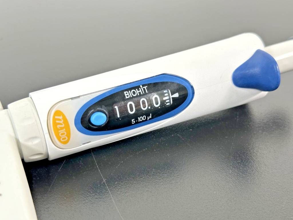 Biohit m100 12 Channel 5 100uL Adjustable Multichannel Pipette1