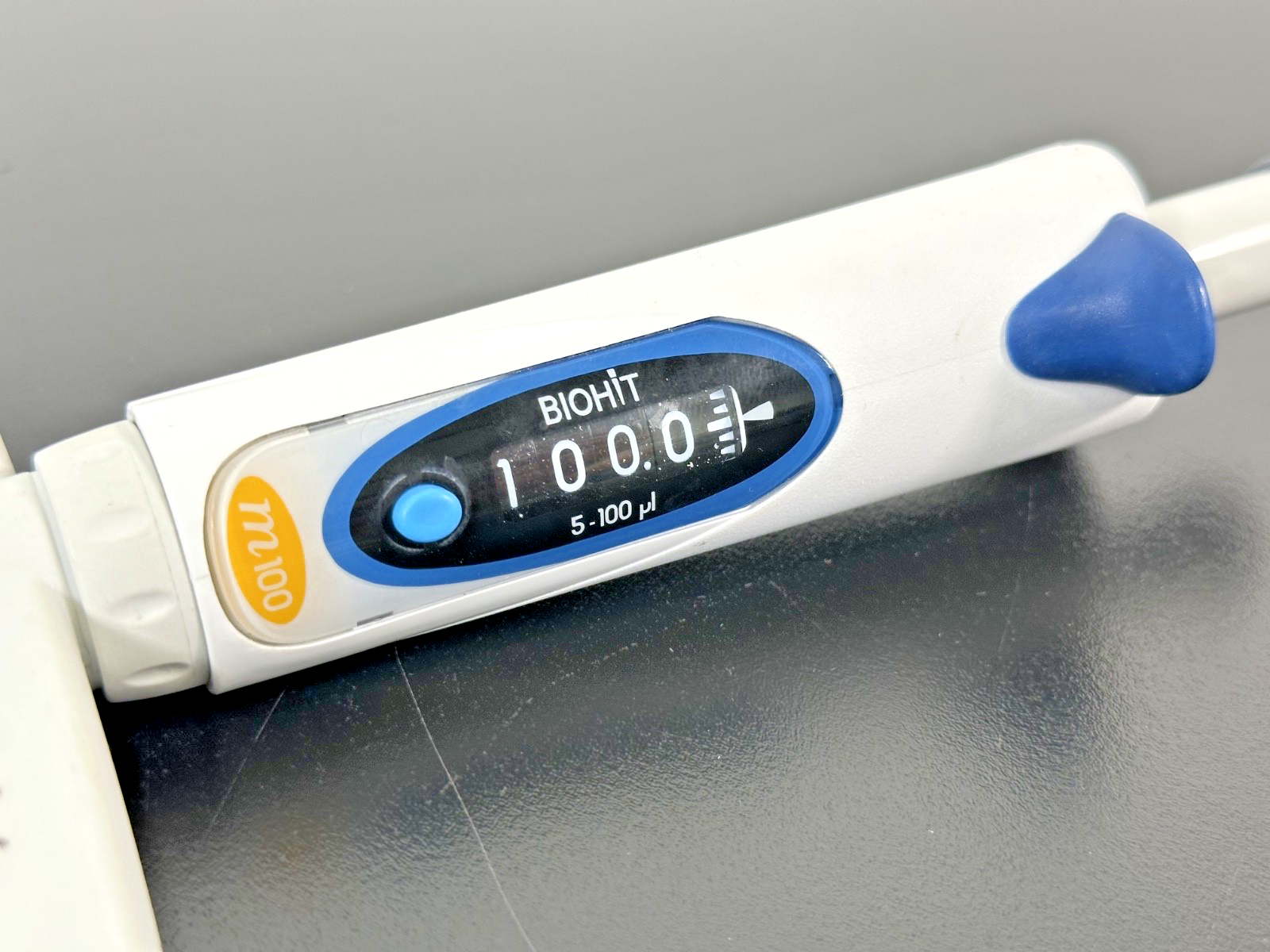 Biohit m100 12 Channel 5 100uL Adjustable Multichannel Pipette1