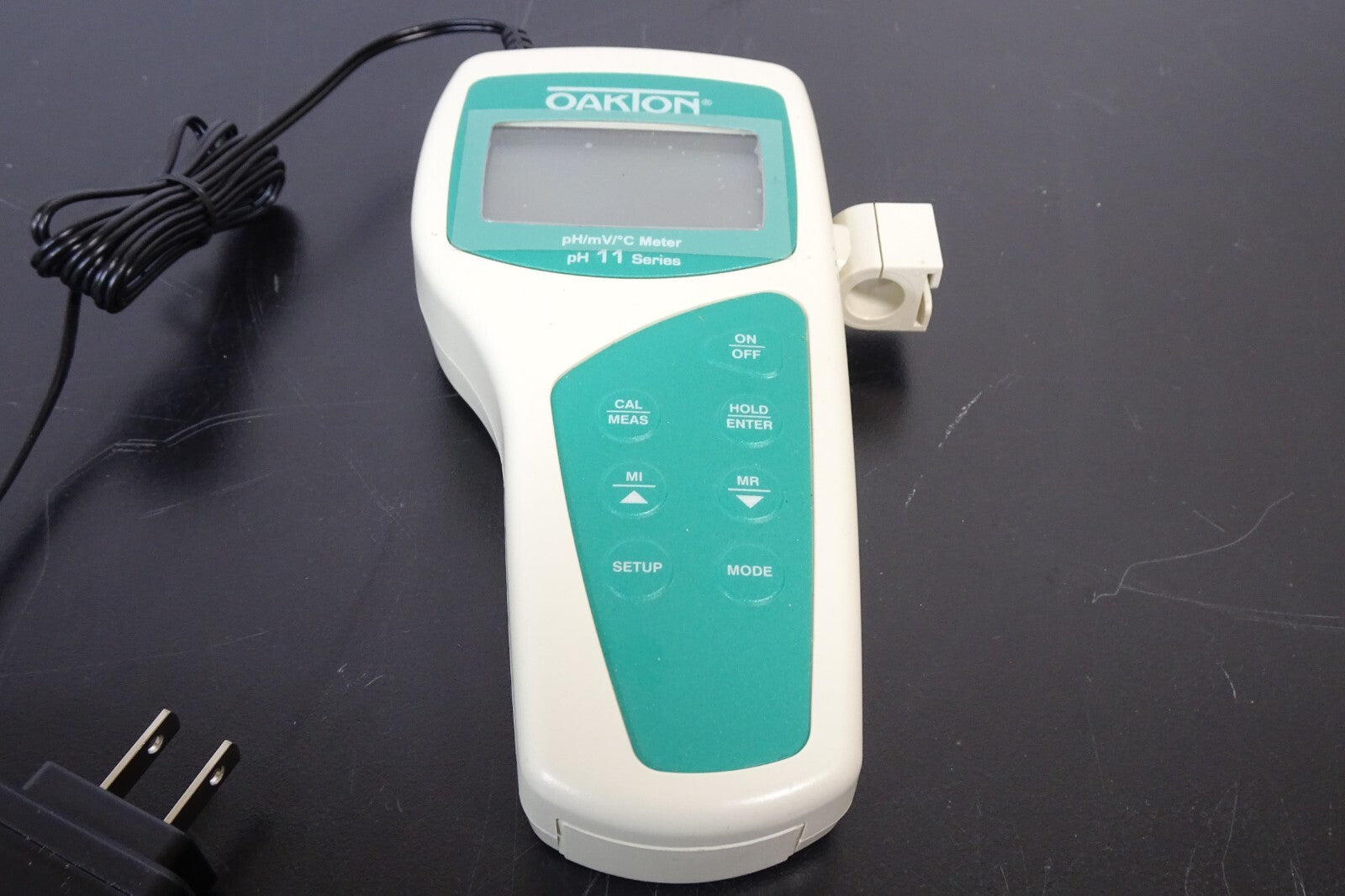 Oakton pH 11 Portable pH/mV Meter1