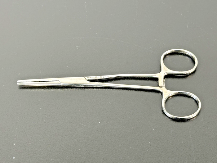McKesson 43 2 436 Kelly Straight Locking Forceps 5.5" Stainless Steel