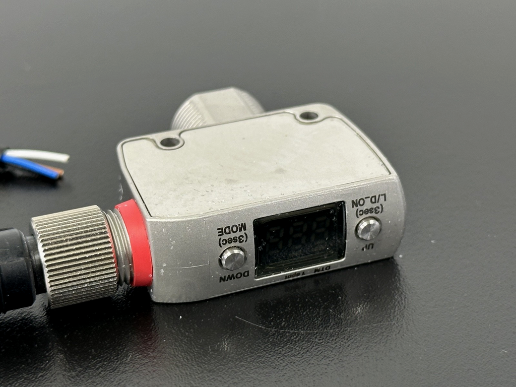Keyence LR ZH490CB IO Link CMOS Laser Sensor LR Z Series3