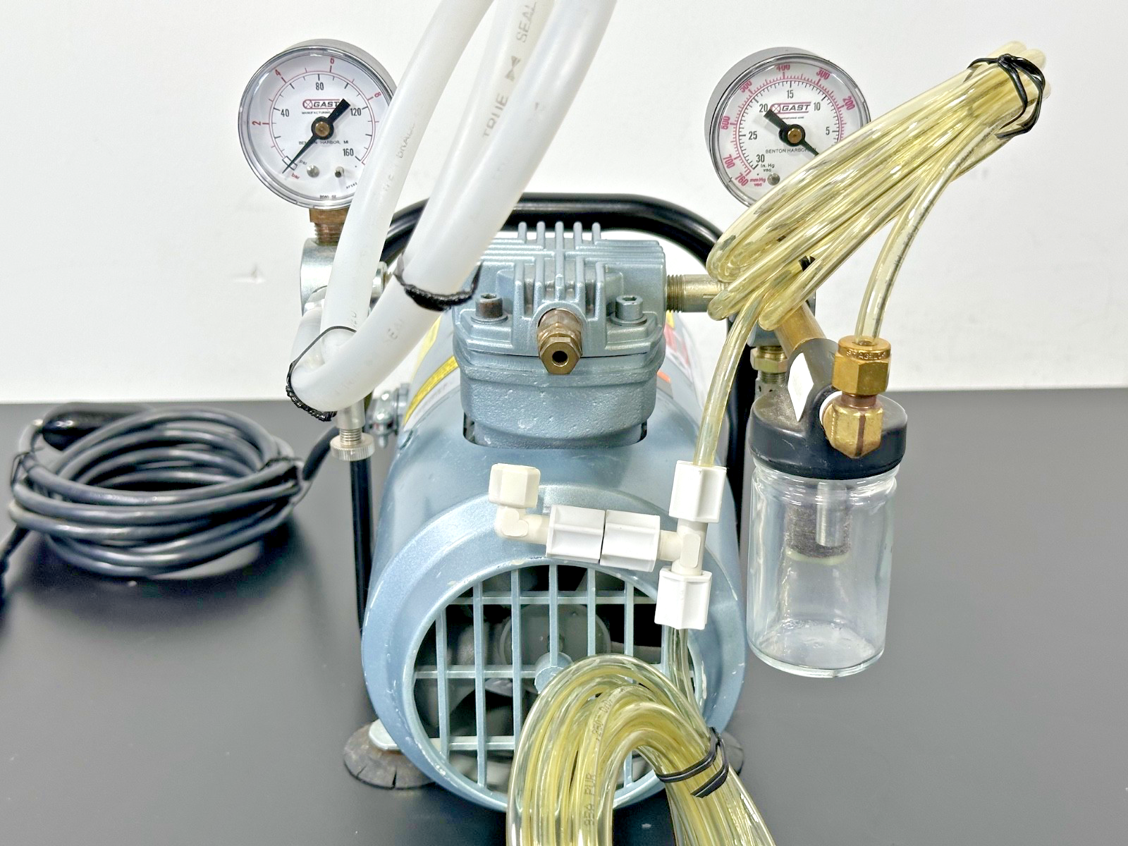 GAST 1HAB 25 M100X Oil Less Piston Compressor Vacuum Pump Gauges Tubing Working3