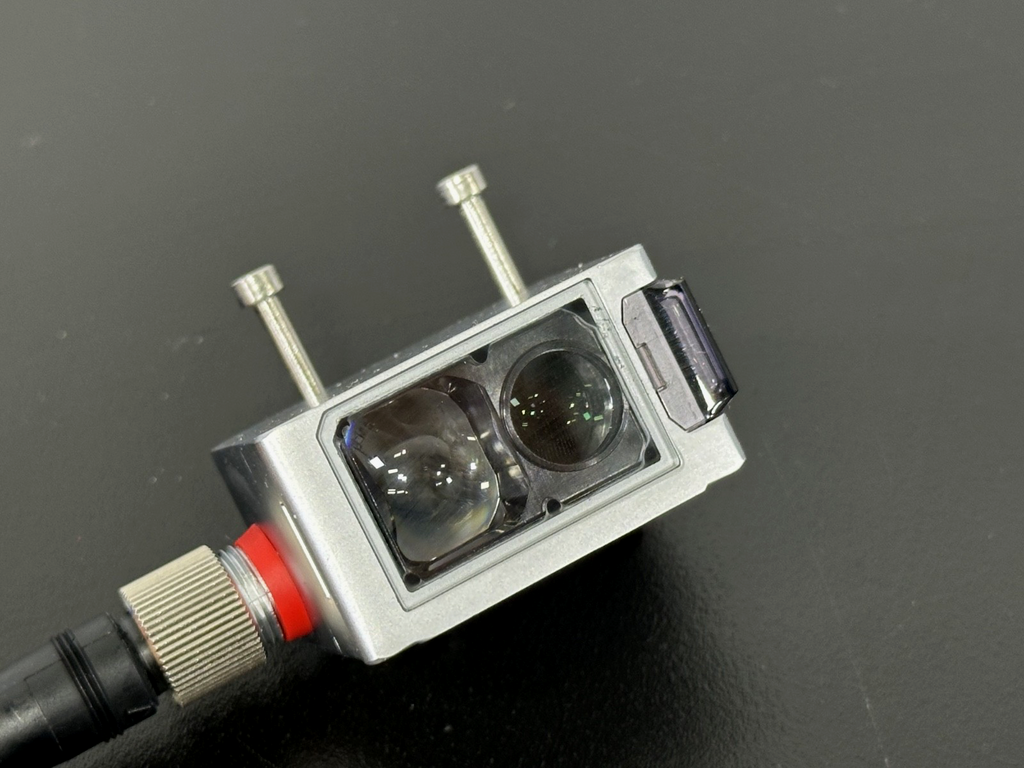 Keyence LR W500C IO Link Laser Sensor w/ Cable & Connector1