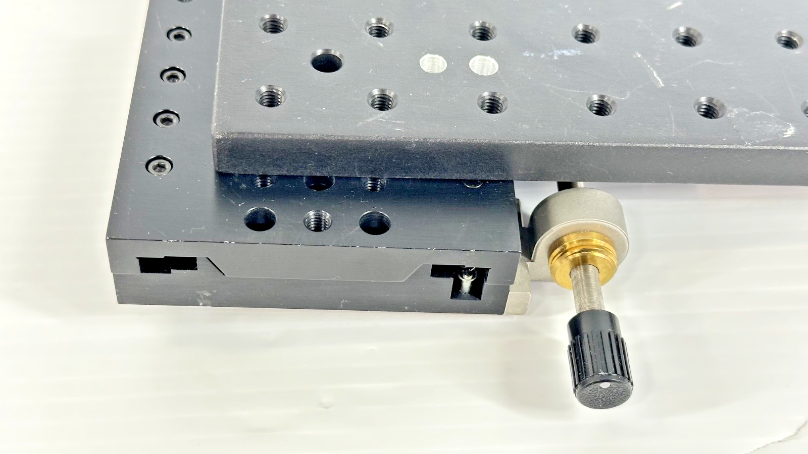 Unbranded Optical Mounting Plate with Manual Linear Positioning Stage3