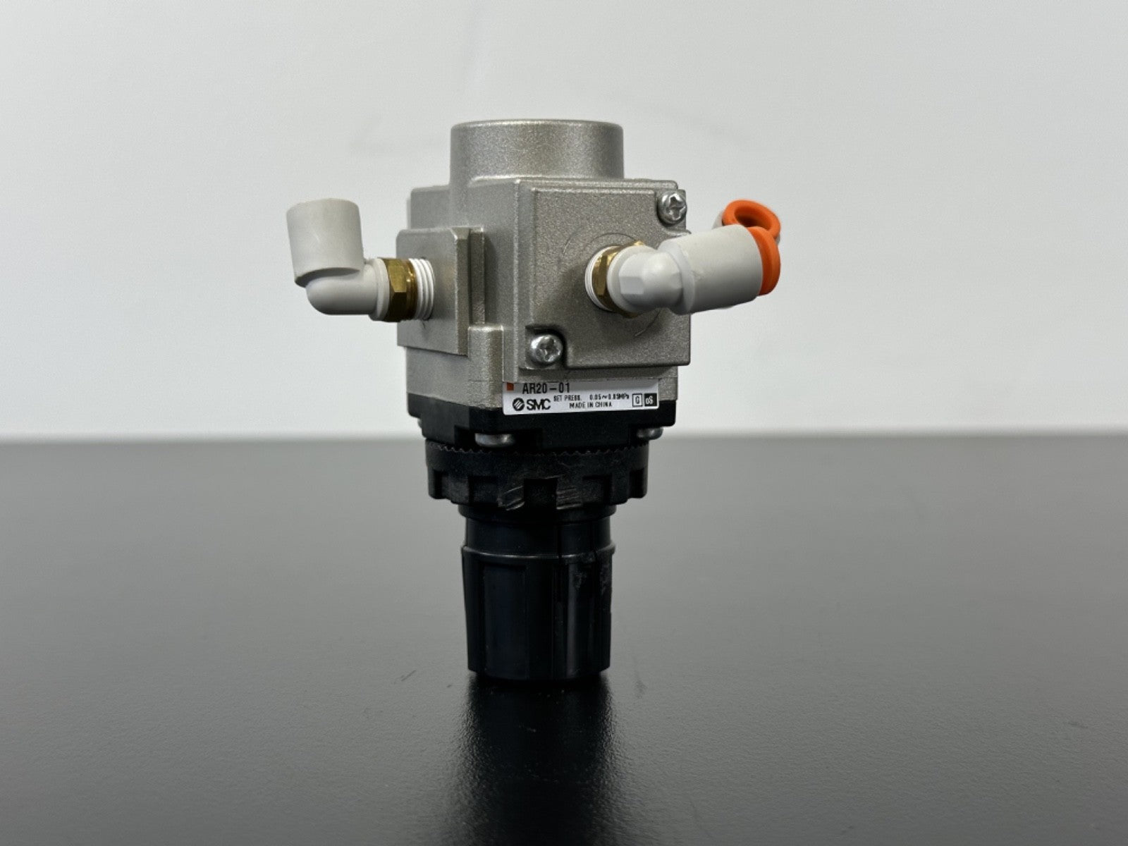 SMC AR20 01 Pneumatic Air Pressure Regulator w Push Connect Fittings0