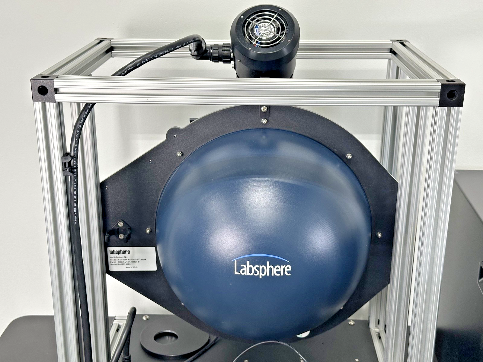HELIOSPlus USLR V12F NMNN P 12" Integrating Sphere Light Source System Working3