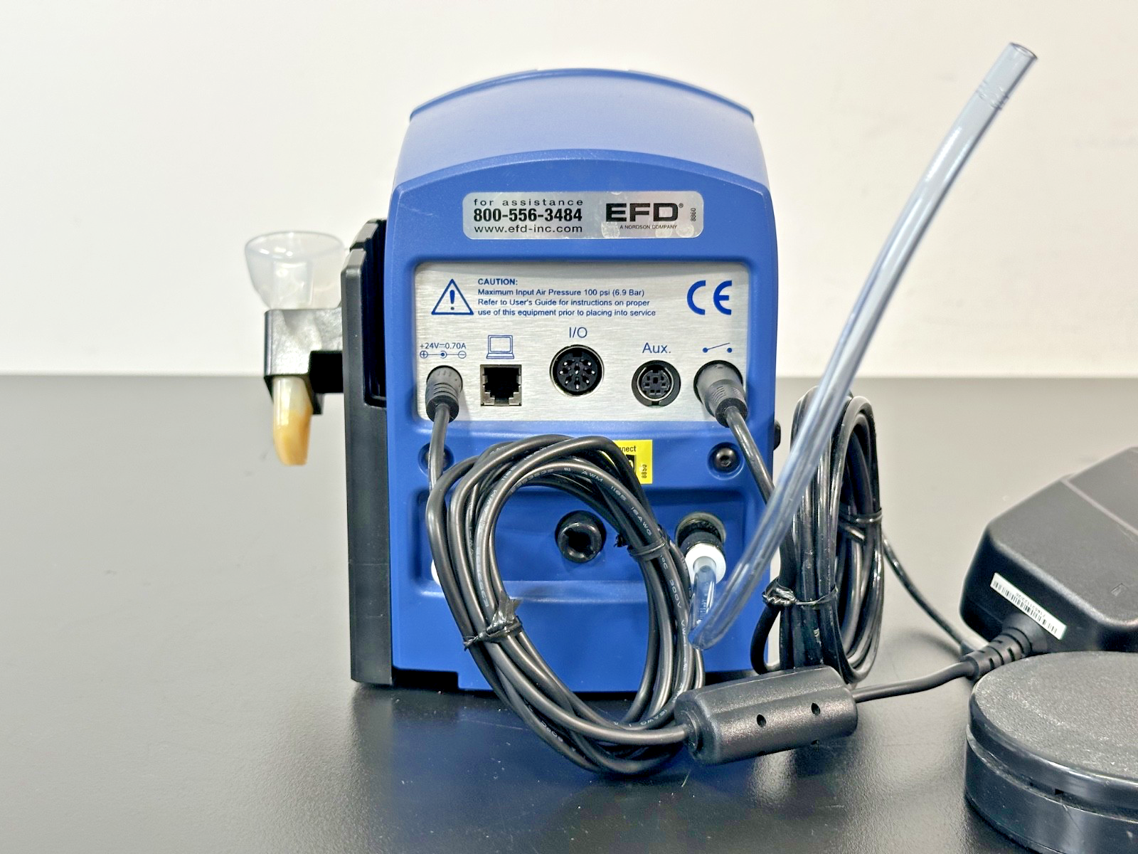 Nordson EFD Ultra 2400 Series Digital Fluid Dispenser w/ Foot Pedal Working2