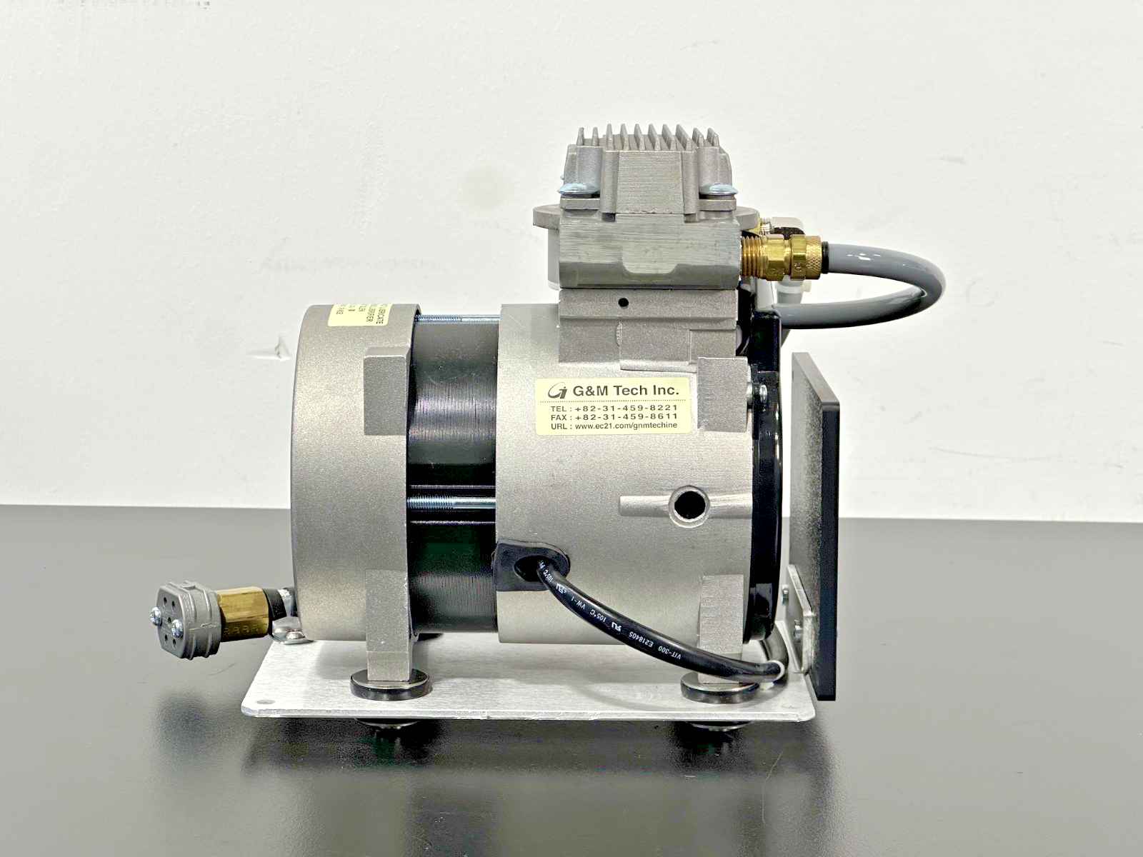 G&M Tech 40RVS Oil Less Rocking Piston Vacuum Pump 24VDC 40 LPM Used Untested0