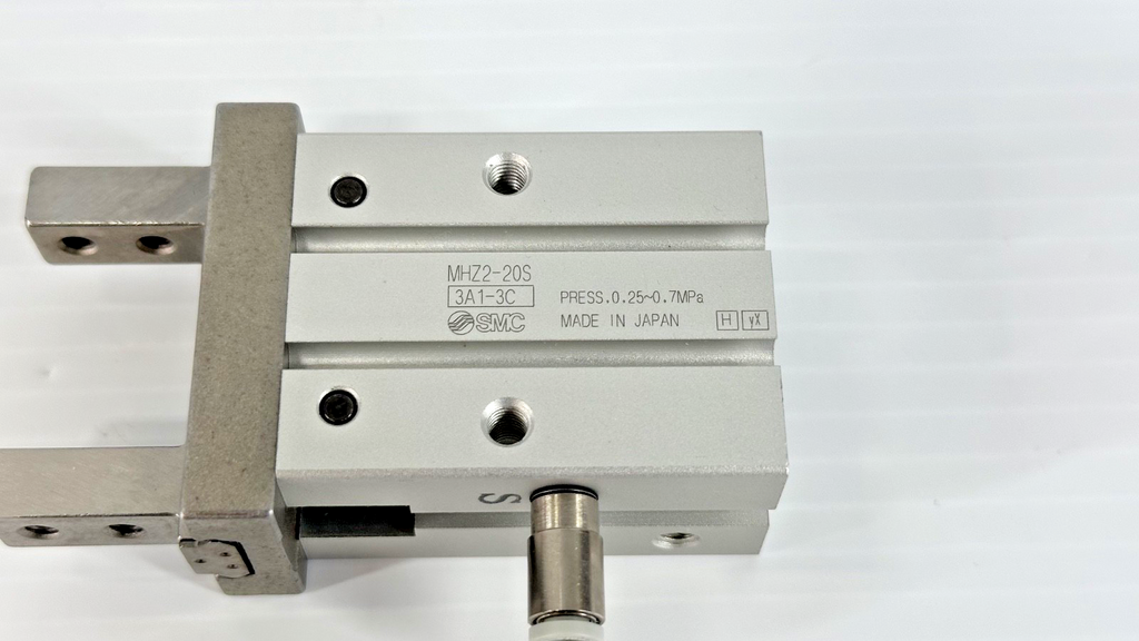 SMC MHZ2 20S Single Acting Parallel Pneumatic Air Gripper w/ Fingers4