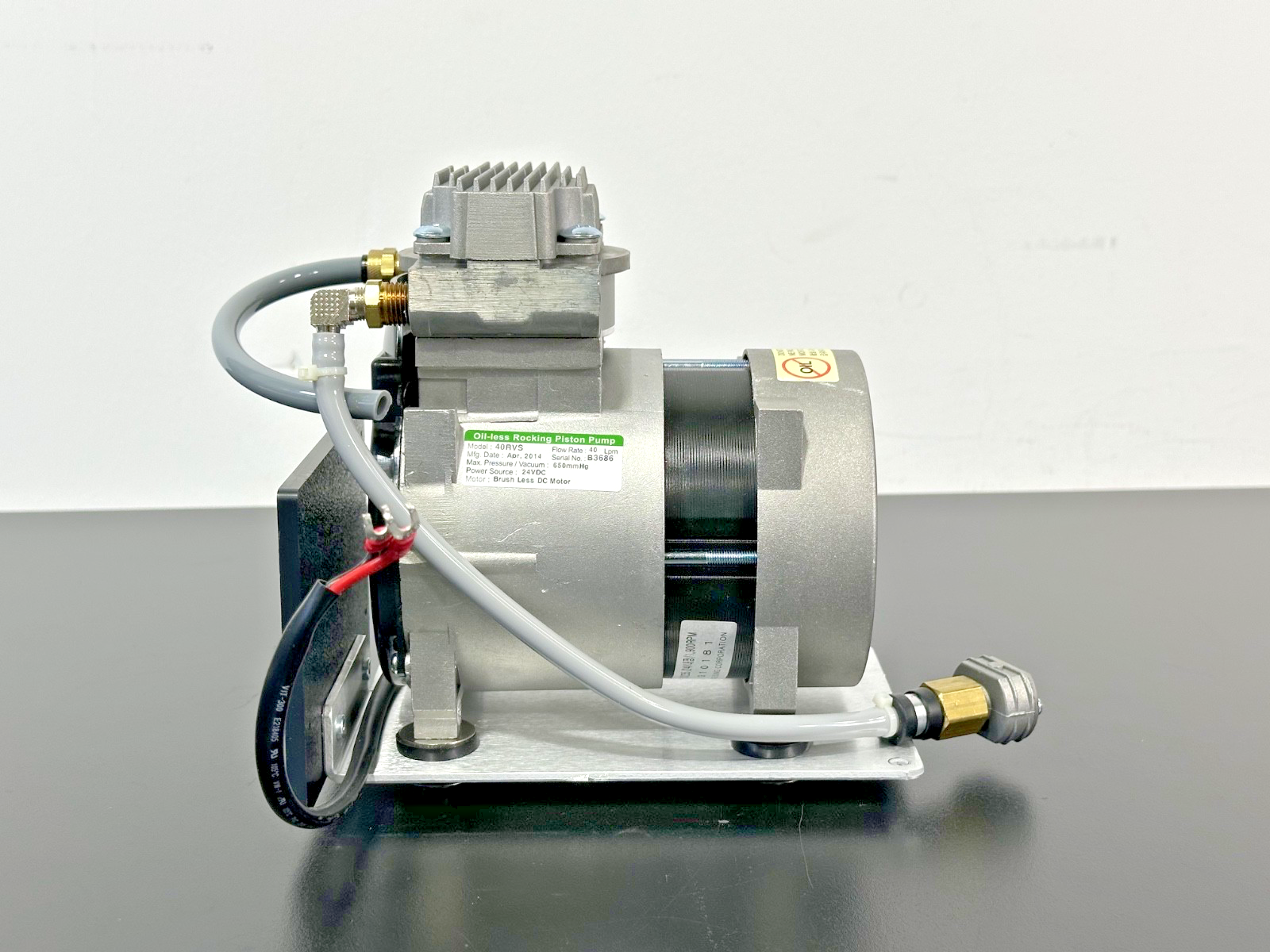 G&M Tech 40RVS Oil Less Rocking Piston Vacuum Pump 24VDC 40 LPM Used Untested1