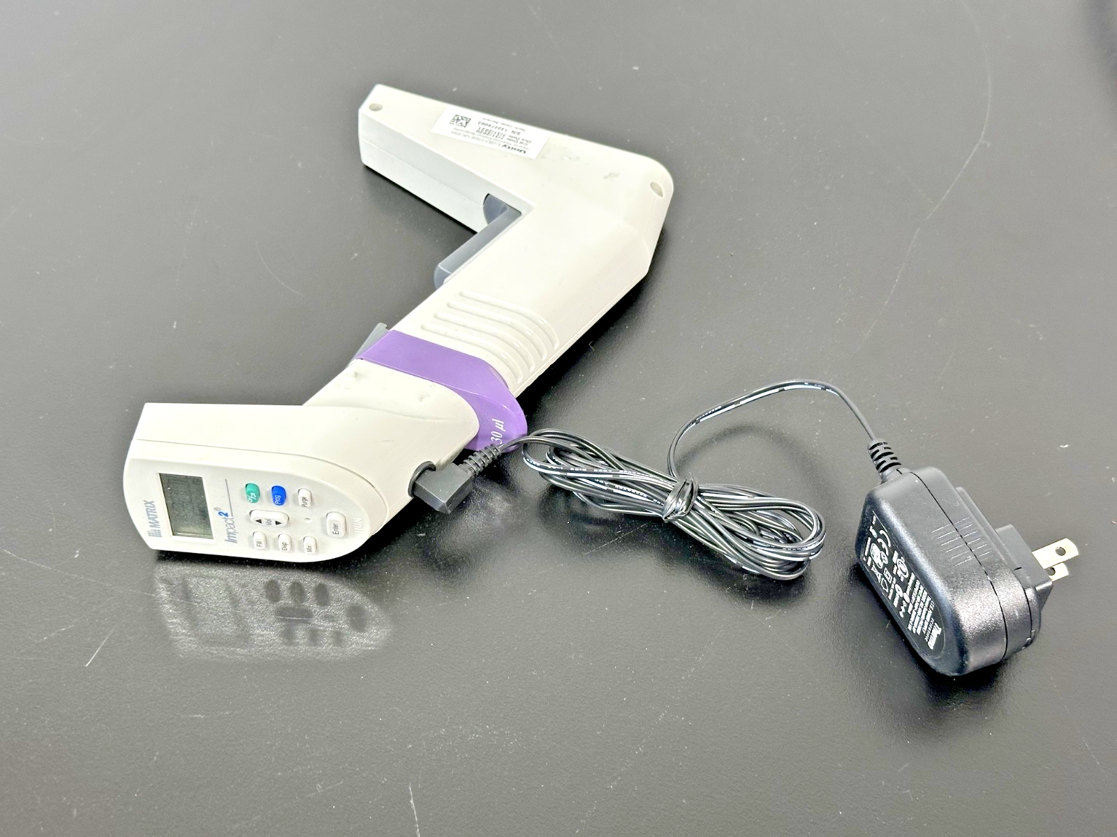 Matrix Impact2 2060 16 Channel 1 30uL Electronic Pipette w/ Charger Powers On0