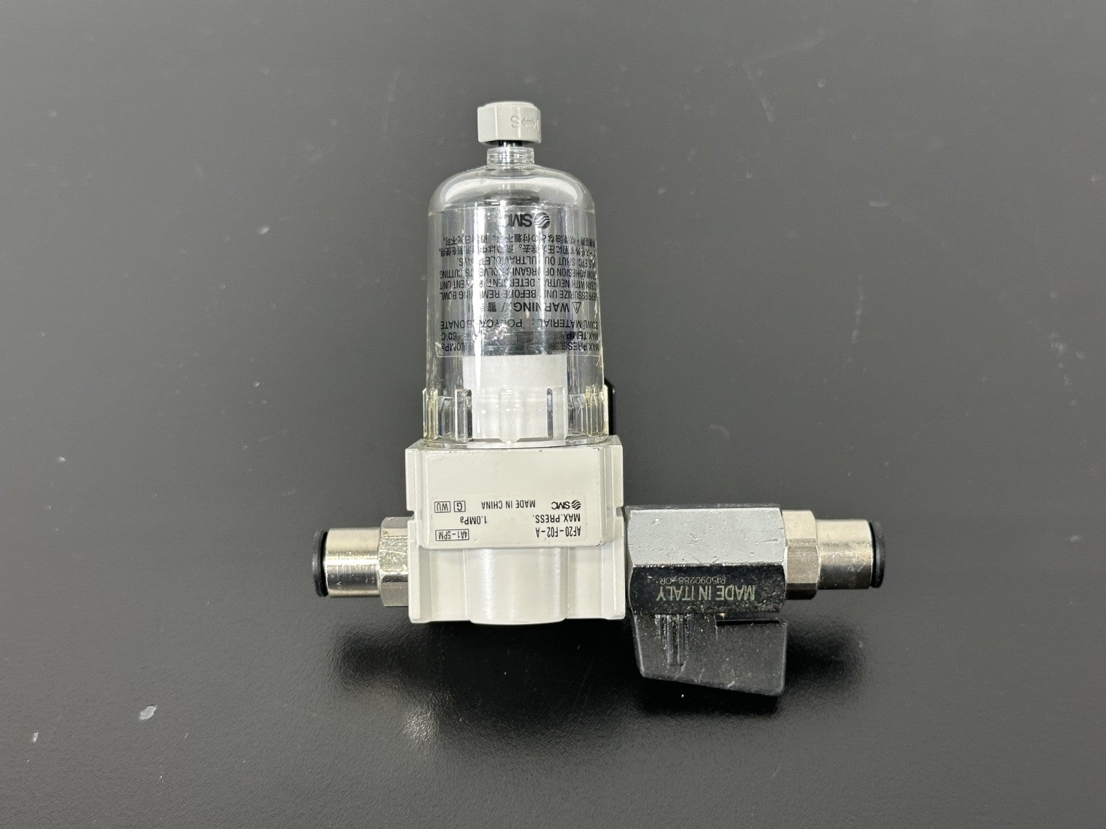 SMC AF20 F02 A Pneumatic Air Filter w/ Shutoff Valve0