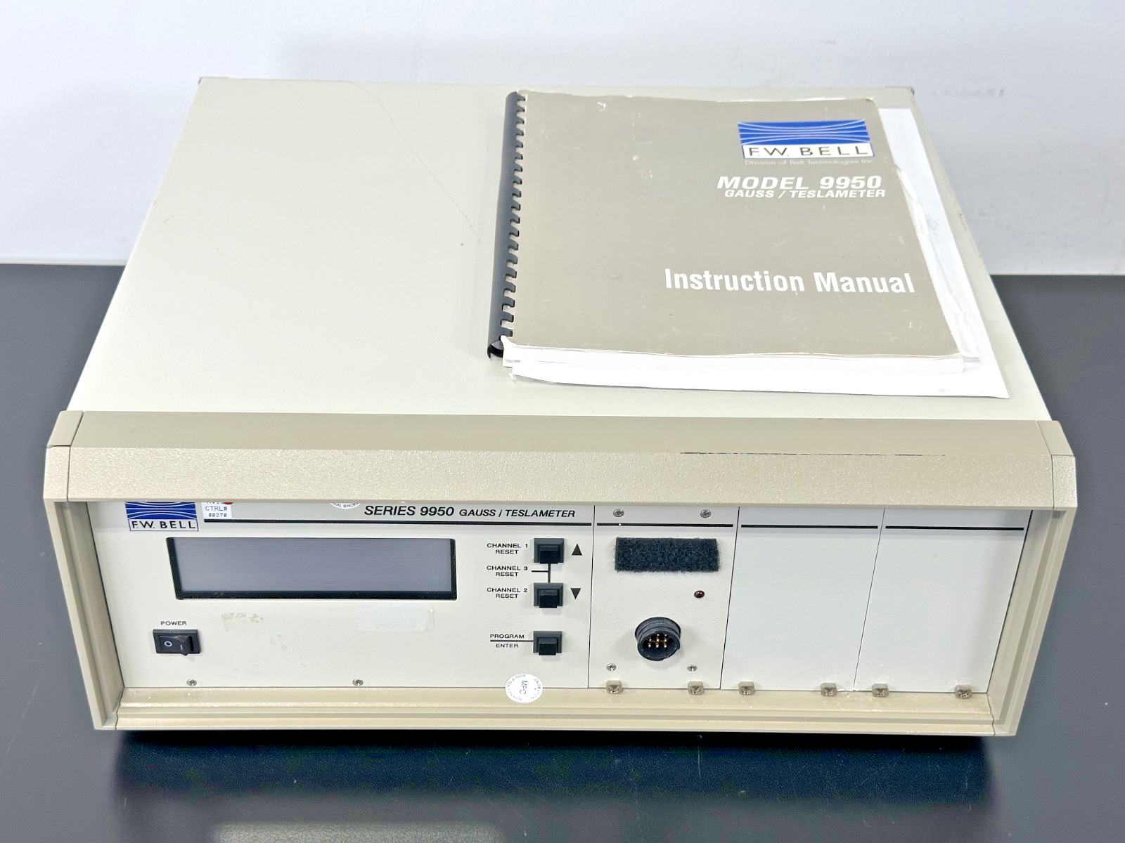 F.W. Bell 9951 Series 9950 Gauss Teslameter Powers On No Probes w/ Manual3