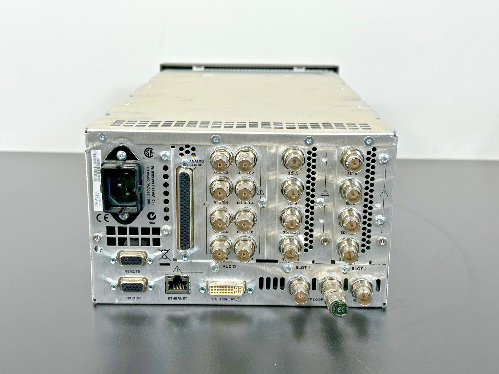 Tektronix WFM 8200 Waveform Monitor SDI Video Audio Analyzer WFM82005