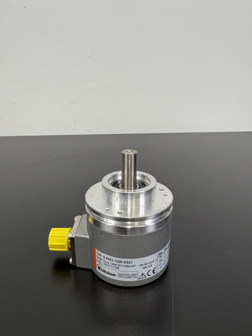 Kübler 8.5865.1226.6321 Incremental Rotary Encoder 10–30VDC Solid Shaft0