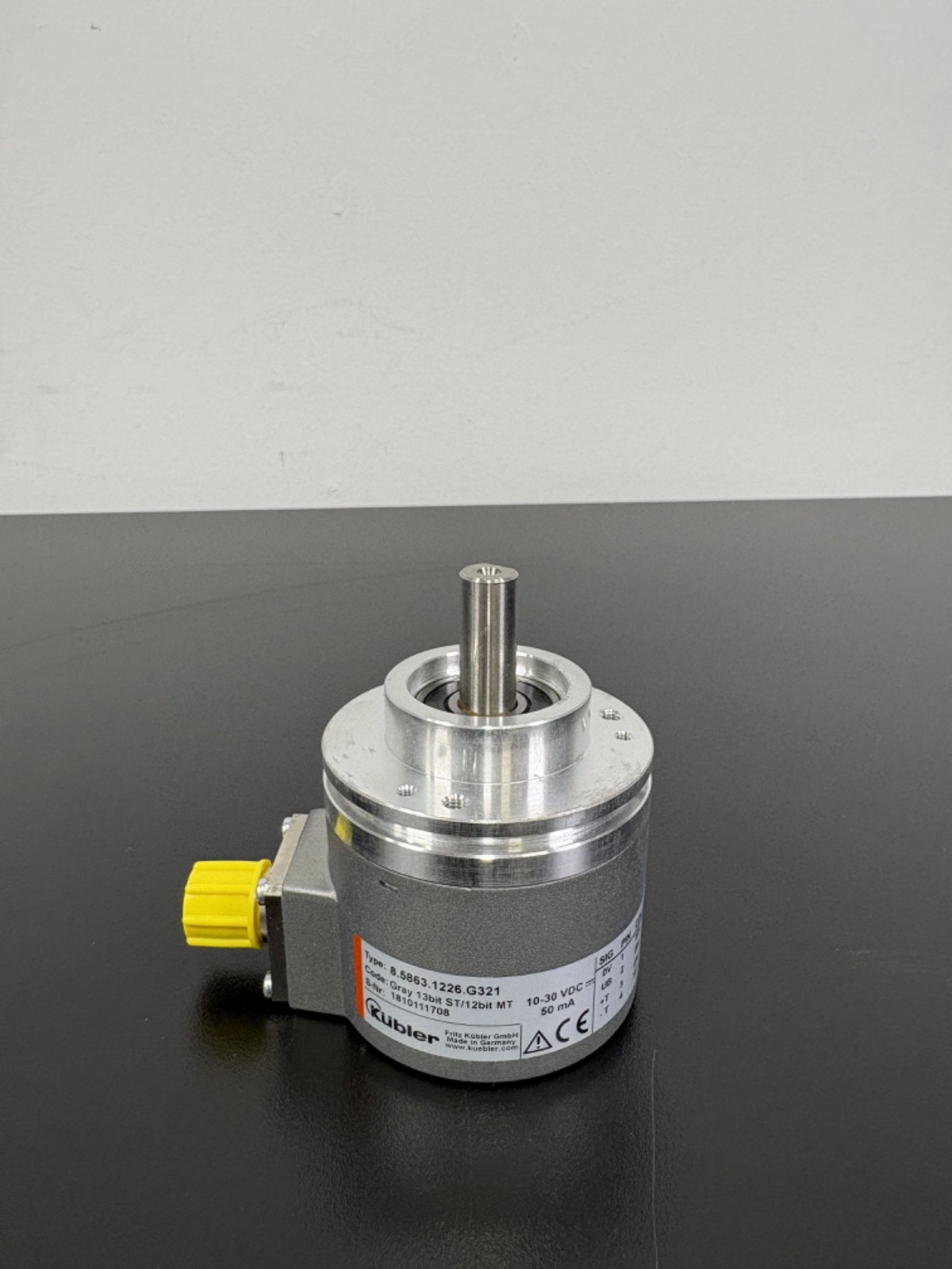 Kübler 8.5865.1226.6321 Incremental Rotary Encoder 10–30VDC Solid Shaft0