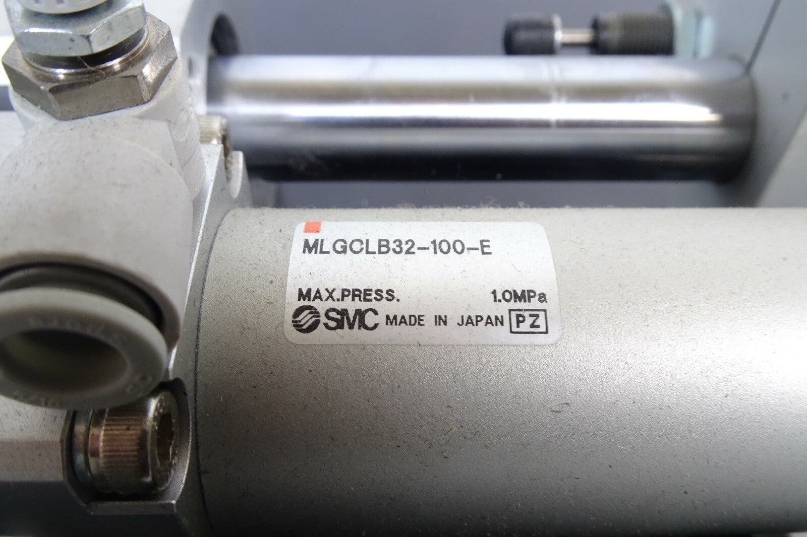 SMC MLGCLB32 100 E Fine Lock Cylinder4
