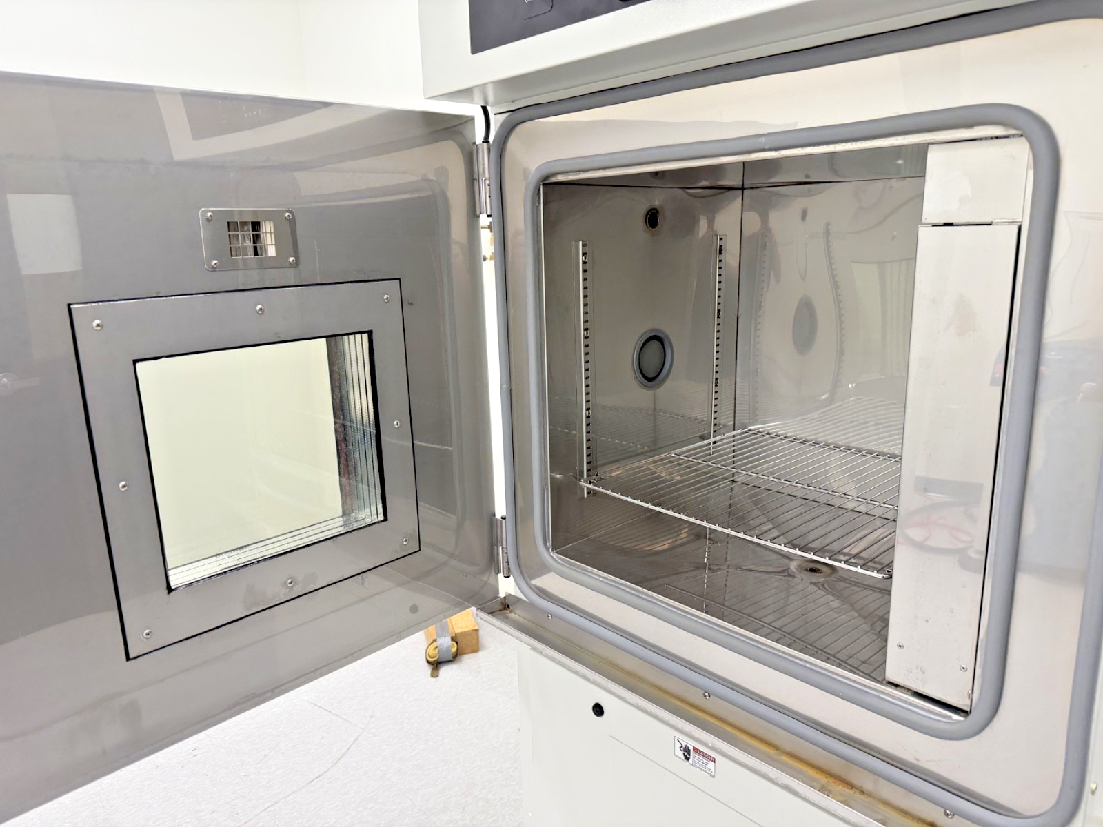 Tenney Environmental Temperature Humidity Test Chamber TPS UTRC WF4 C4