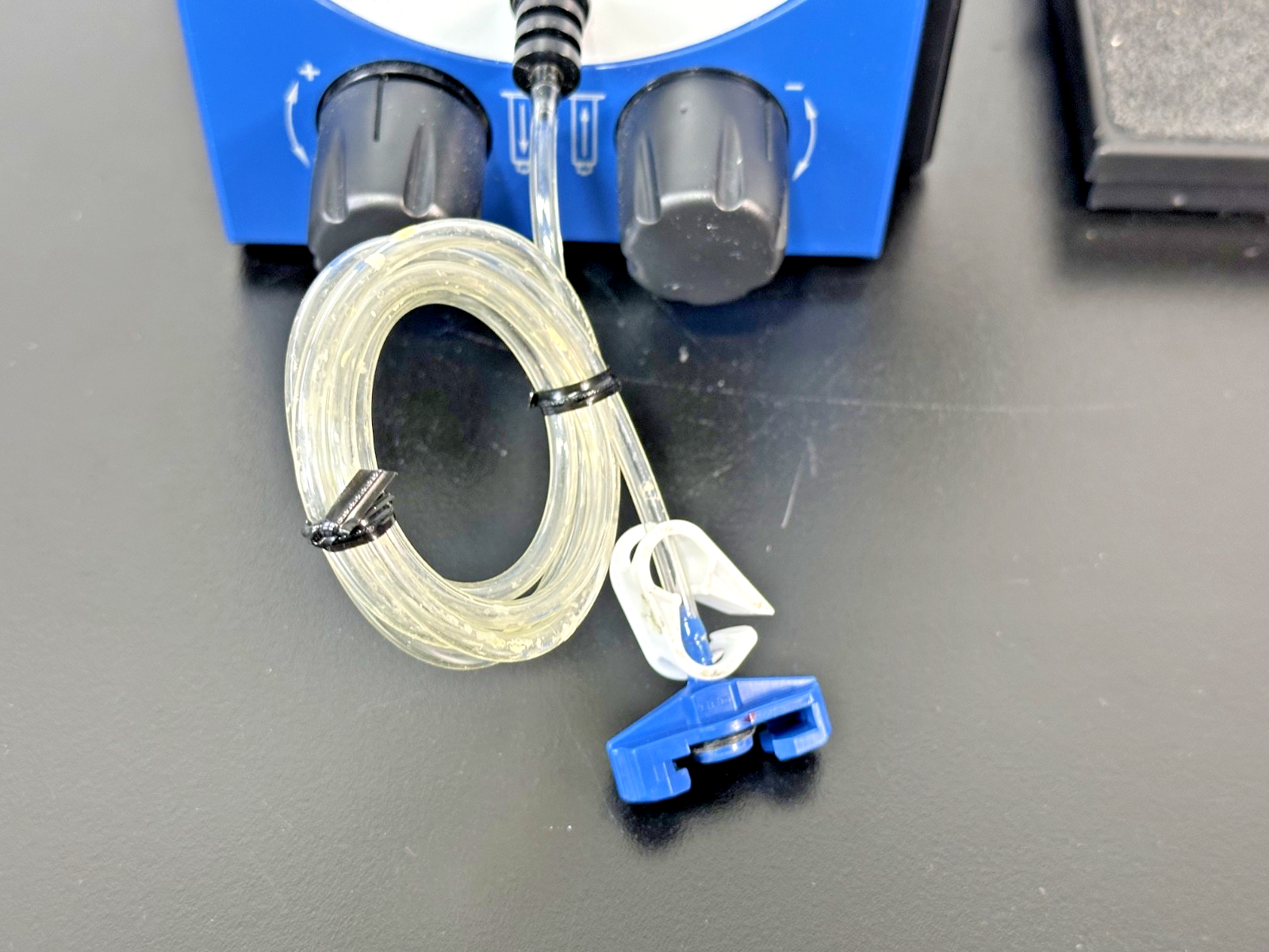 Nordson EFD Ultimus I Fluid Dispenser with Foot Pedal & Accessories Working5