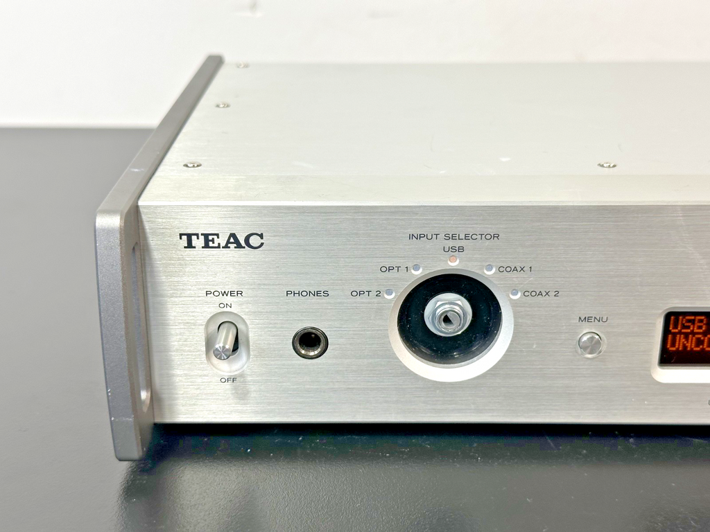 TEAC UD 501 Hi Res USB DAC DSD Headphone Amplifier Silver Working1