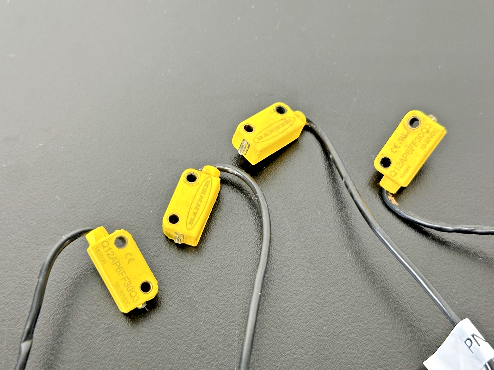 Lot of 4 Banner Engineering Q12AP6FF30Q3 Photoelectric Sensors Used Untested1