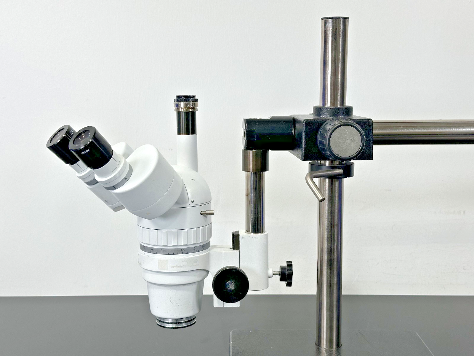 Trinocular Stereo Zoom Microscope 10X/22 Eyepieces with Boom Stand Used Untested1