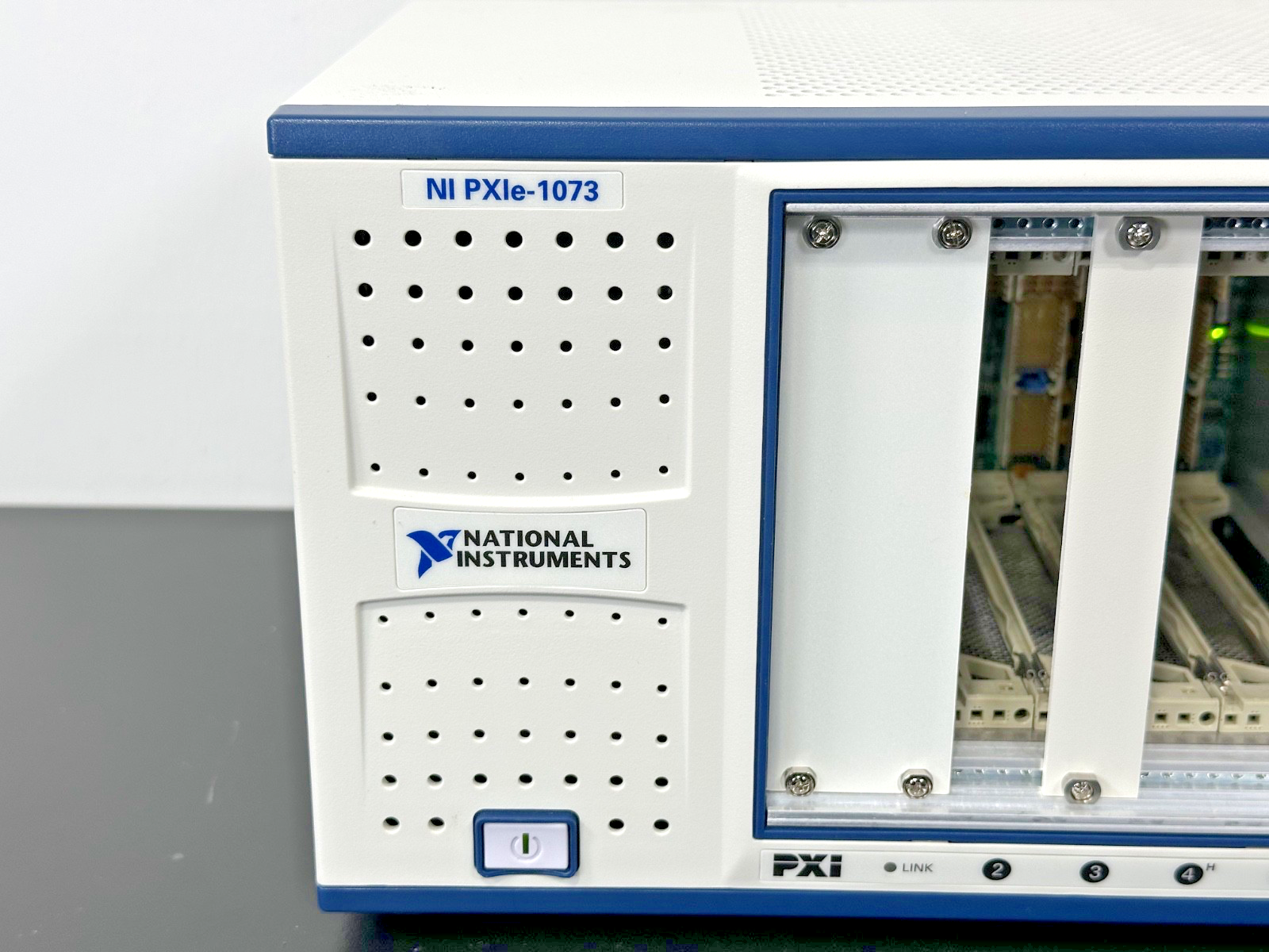 National Instruments NI PXIe 1073 5 Slot PXI Express Chassis Powers On Working1