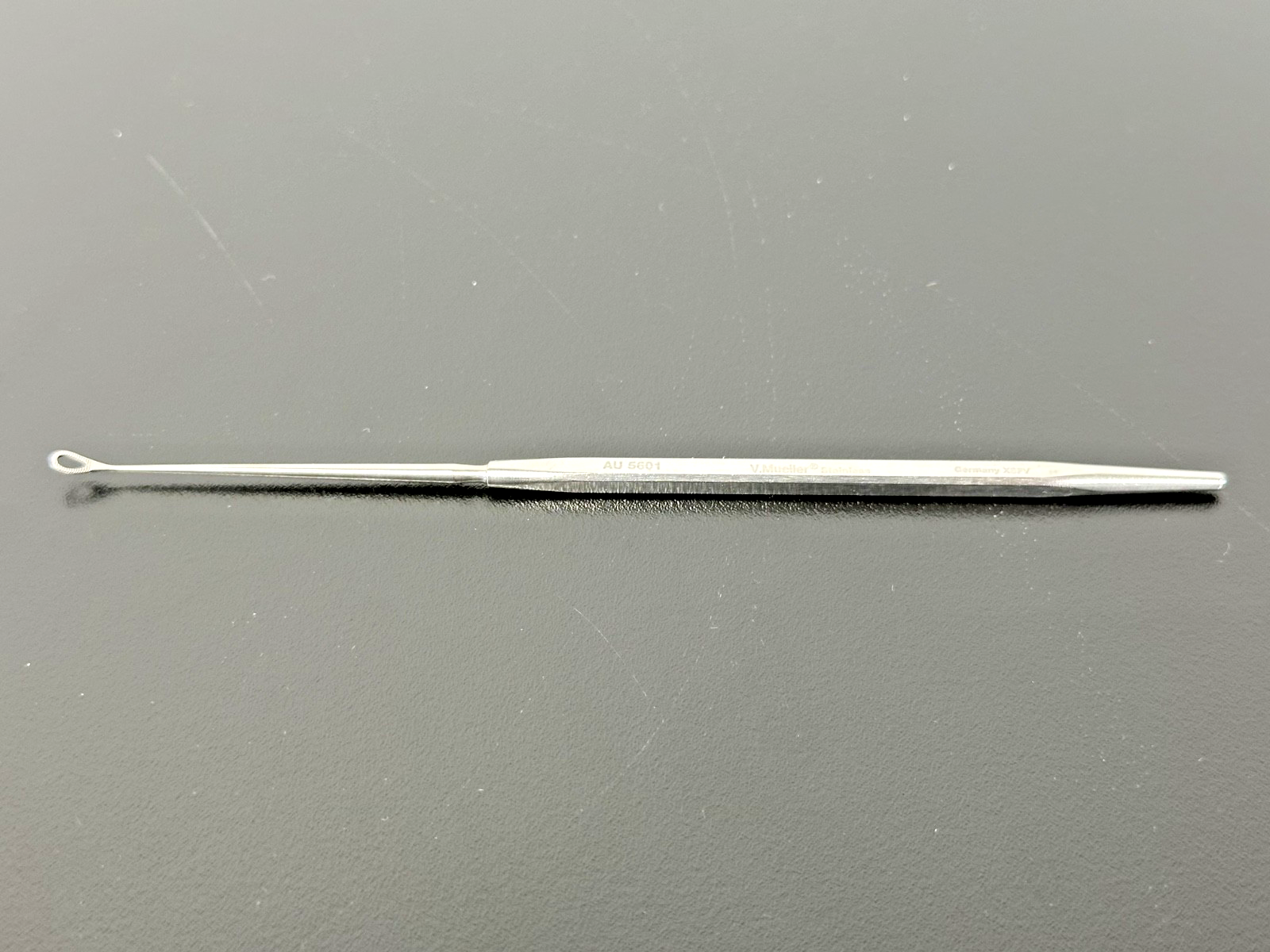 V. Mueller AU5601 Freimuth Serrated Oval Loop Curette 6.25in0