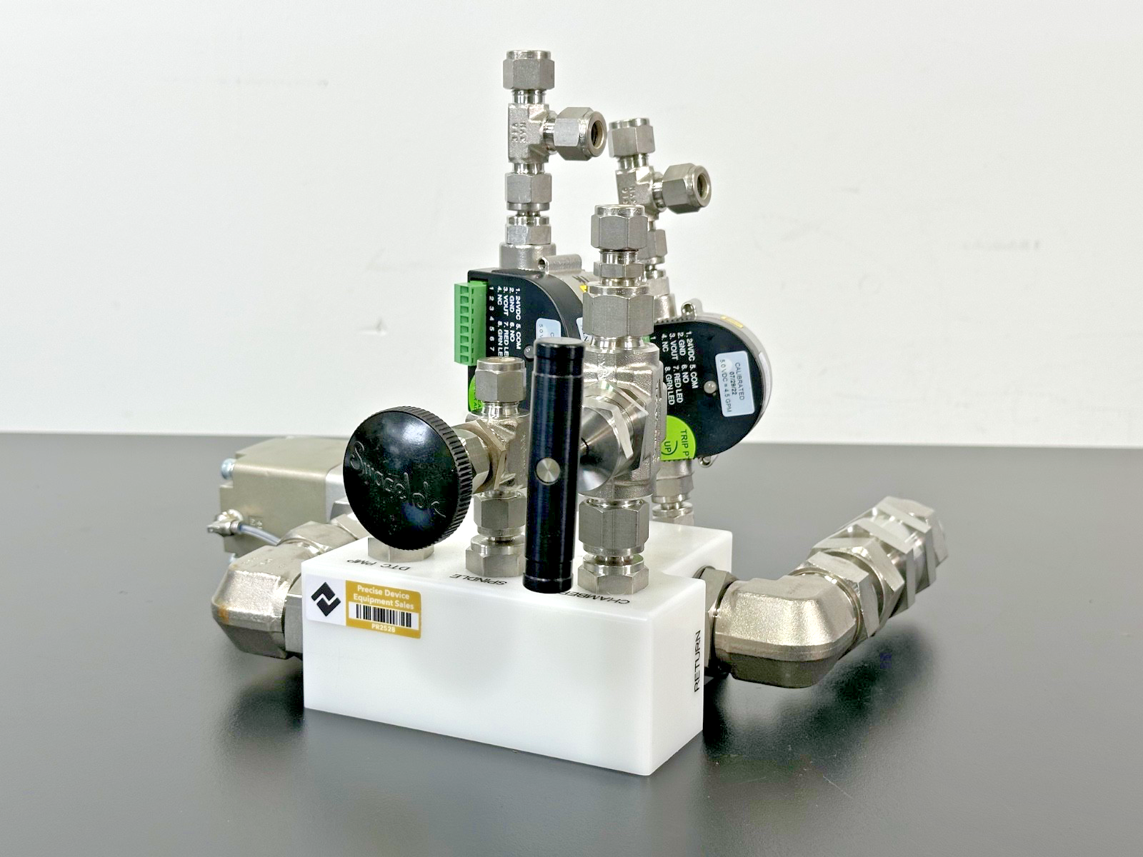 Swagelok SS 18RS8 Manifold w/ Proteus 9504S4P8 Flow Sensors & SMC Valve0