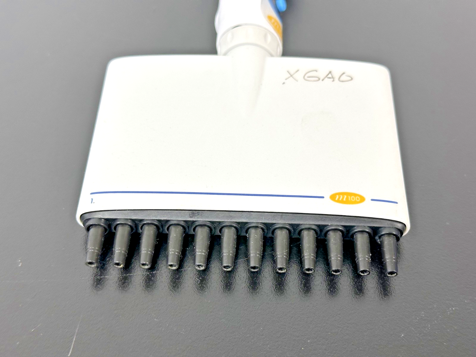 Biohit m100 12 Channel 5 100uL Adjustable Multichannel Pipette3