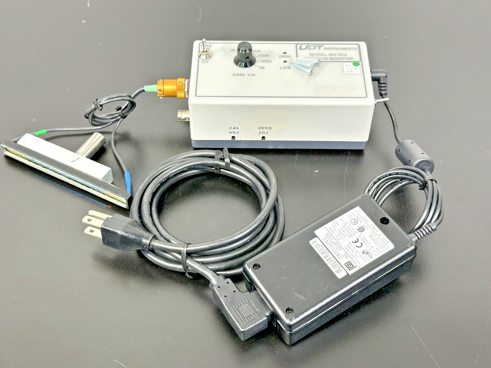UDT Instruments 301-DIV Position Monitor w/ Sensor & Power Supply Working3