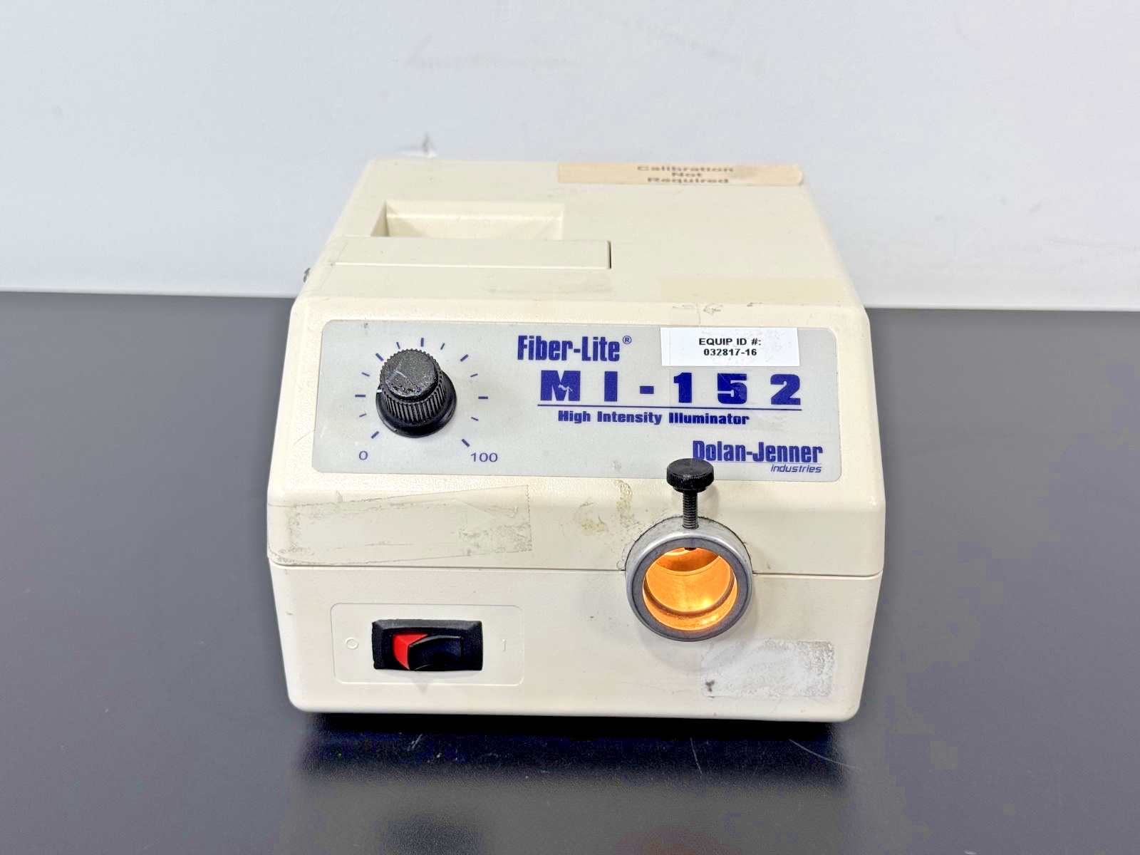 Dolan Jenner Fiber Lite MI 152 High Intensity Illuminator Powers On0