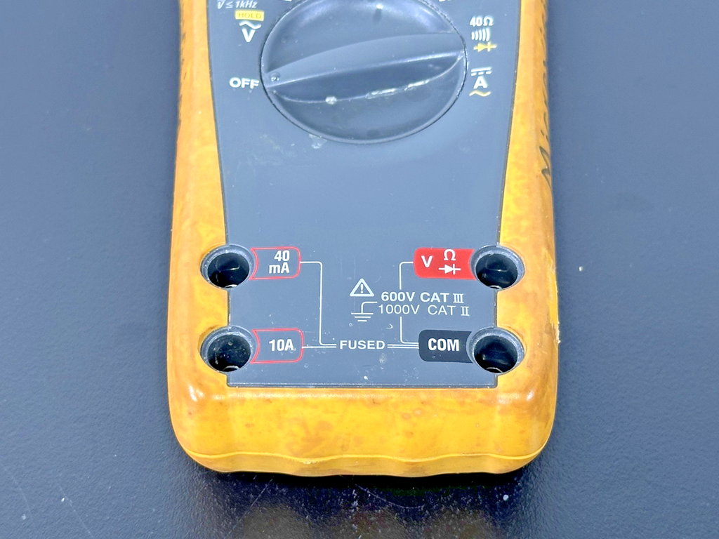 Fluke 79 III True RMS Digital Multimeter CAT III 600V w/ Yellow Holster Untested2