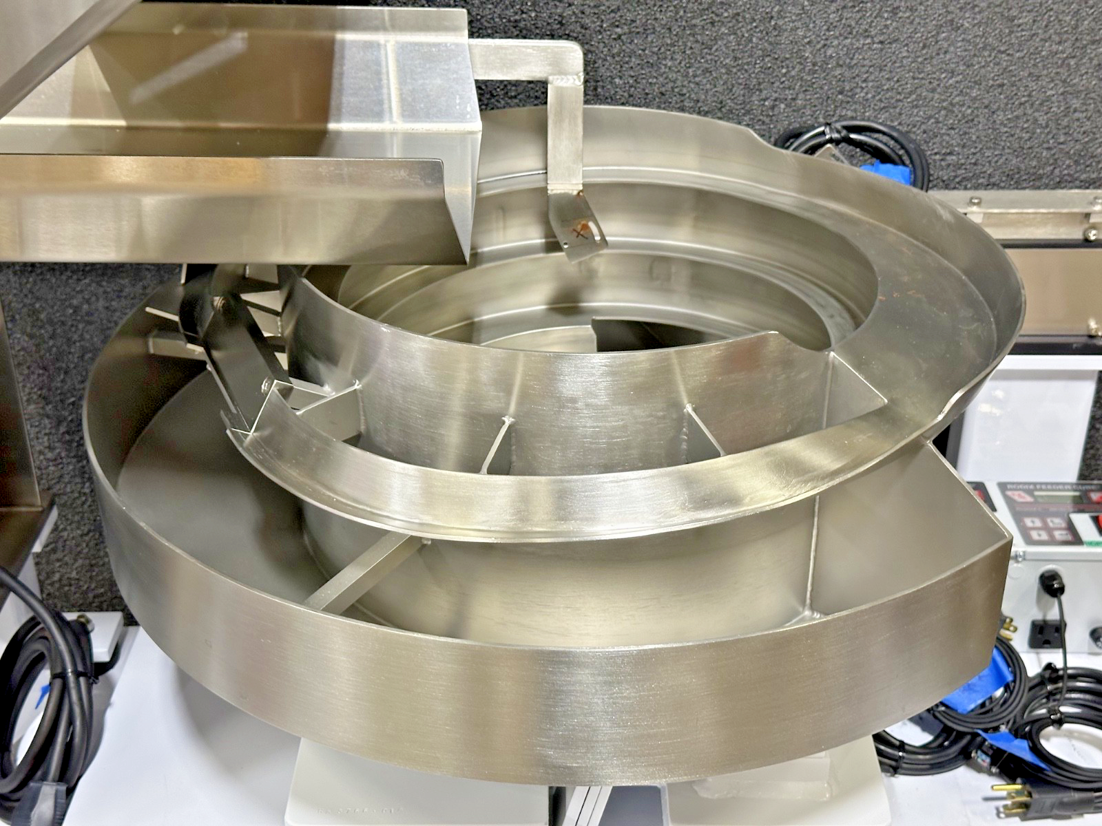 Automation Feed Systems Vibratory Bowl Feeder w/ Rodix Controllers4