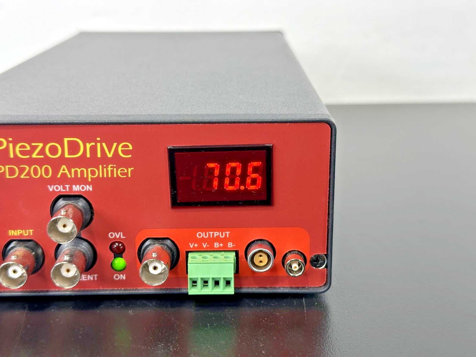 PD200 60W High Voltage Piezo Actuator Amplifier Powers On Working2