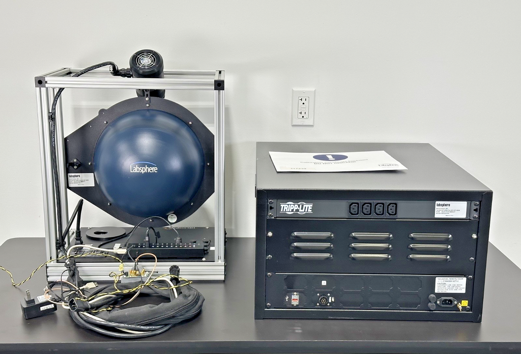 HELIOSPlus USLR V12F NMNN P 12" Integrating Sphere Light Source System Working1