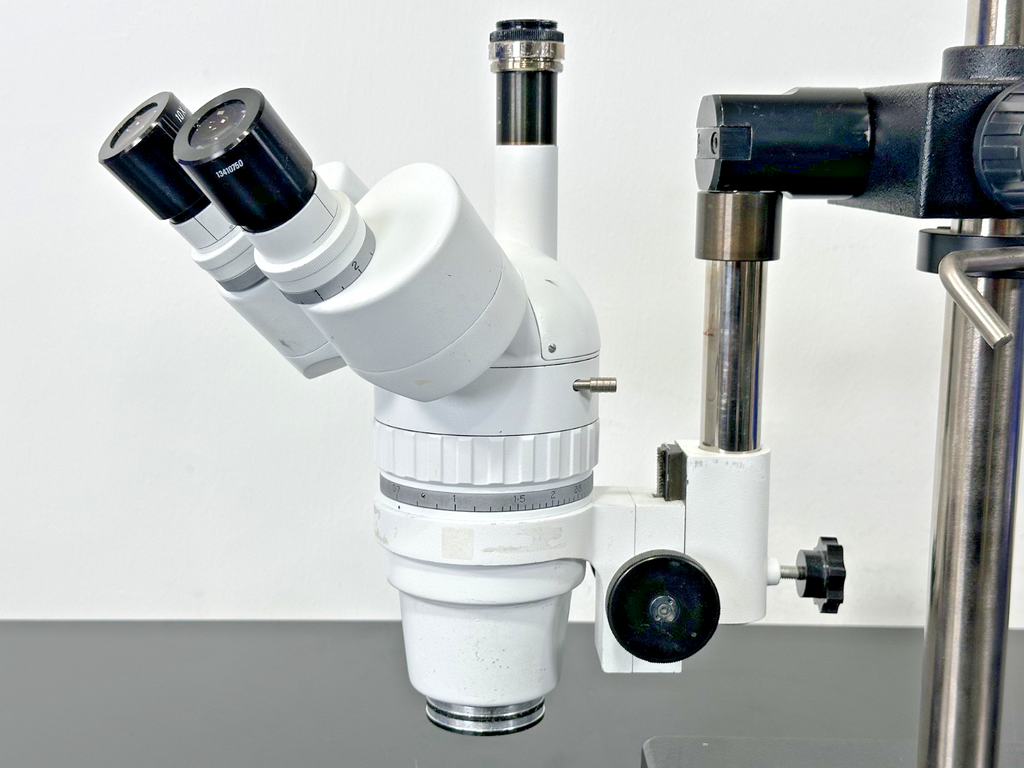 Trinocular Stereo Zoom Microscope 10X/22 Eyepieces with Boom Stand Used Untested2