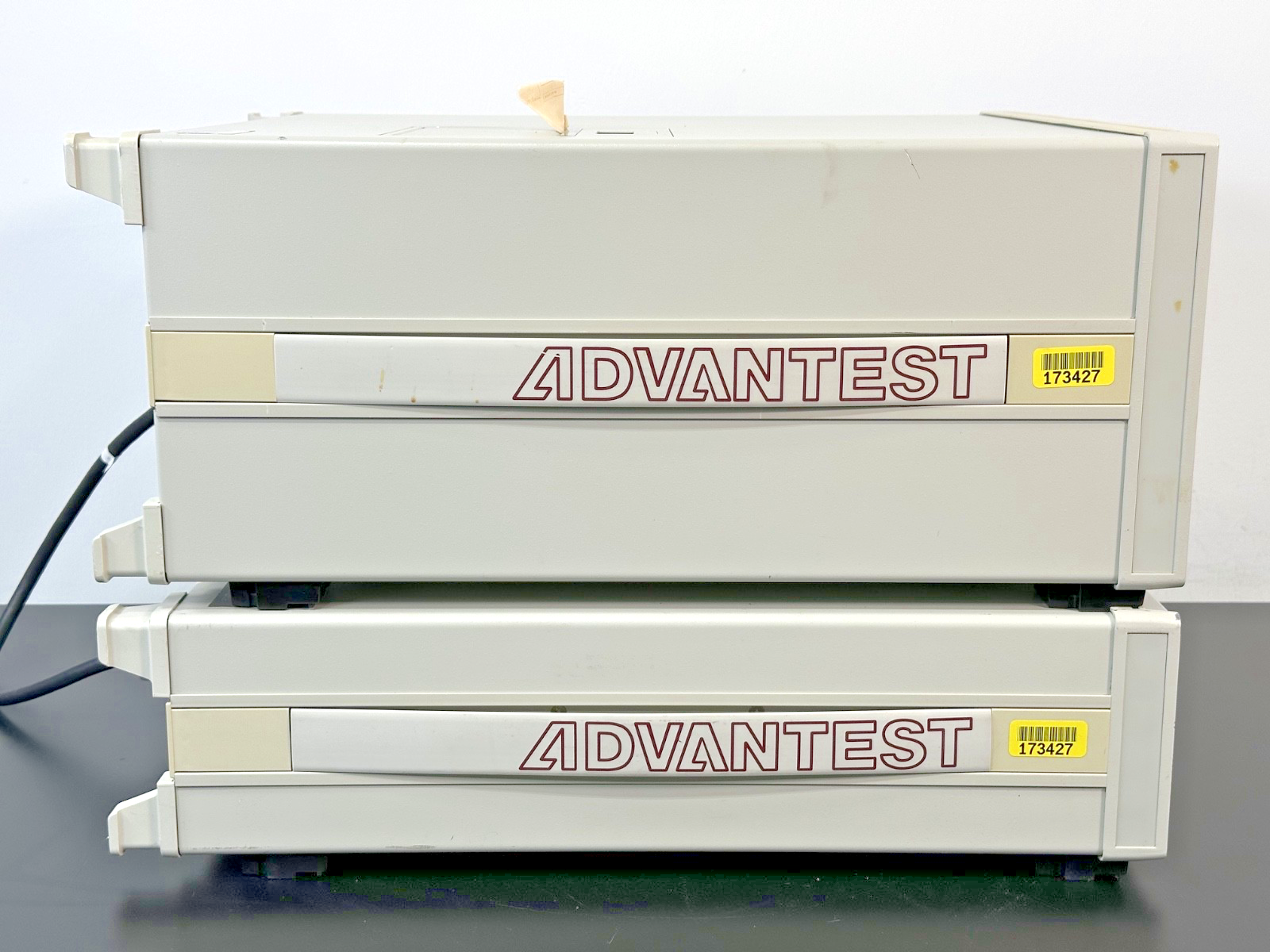 Advantest Q8347 Optical Spectrum Analyzer 350–1750nm 2 Piece System Working7