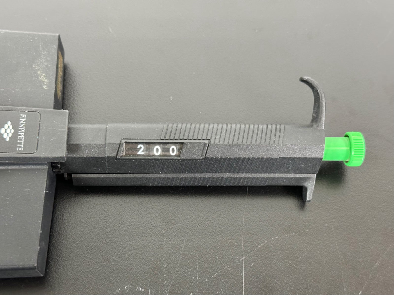 Labsystems Finnpipette Digital Multichannel 50 300uL 12 Channel Pipette1