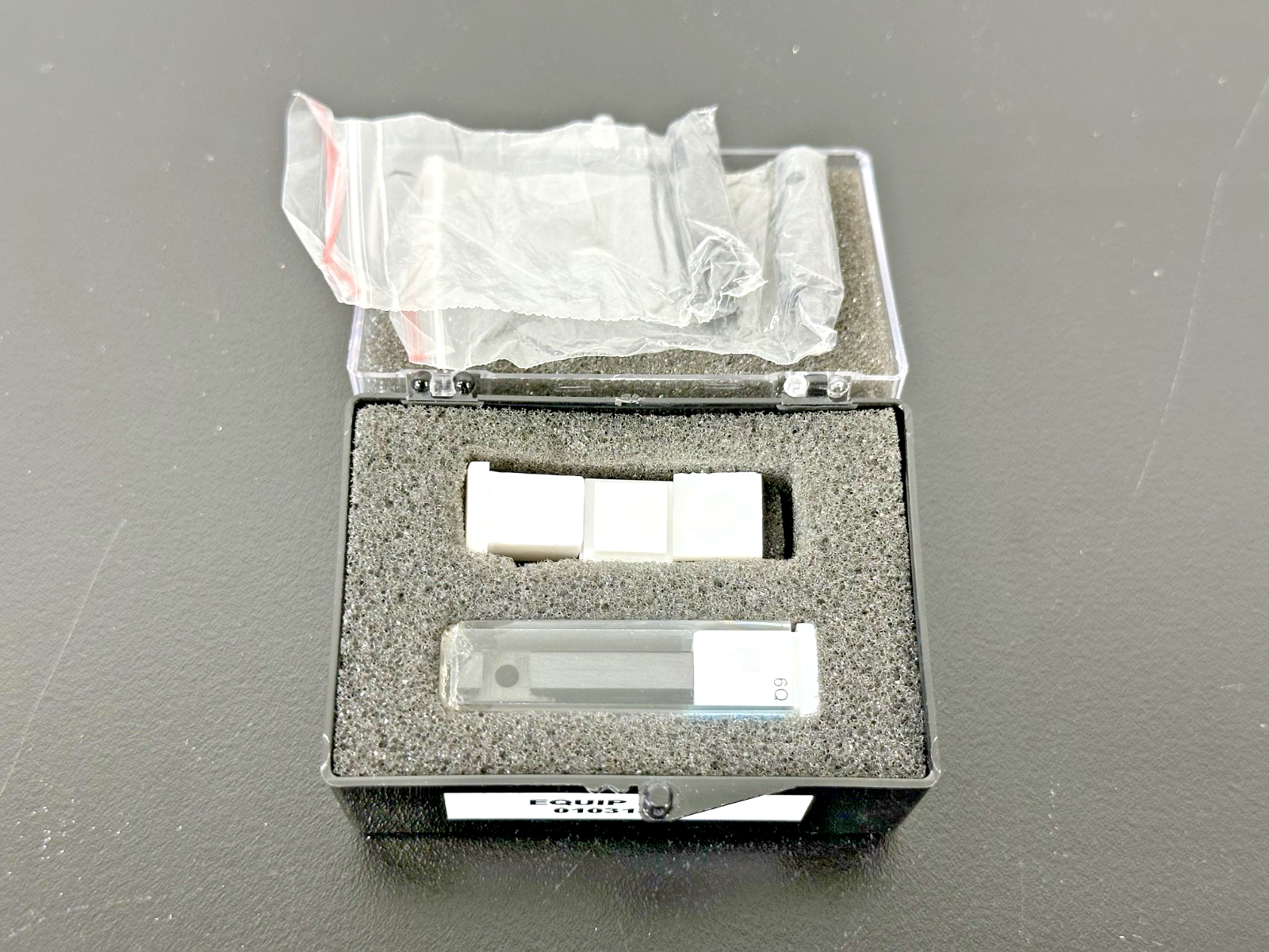 Thermo Electron 268 808300 Quartz Spectrophotometer Cell 10mm Cuvette1