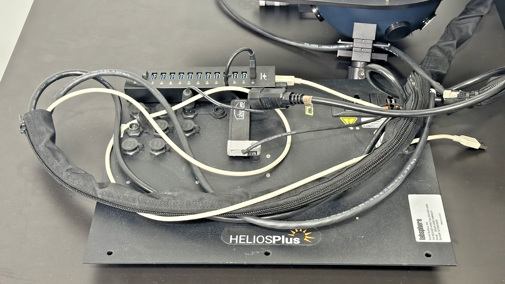 HELIOSPlus VM 8 Inch Uniform Light Source Integrating Sphere System Working8