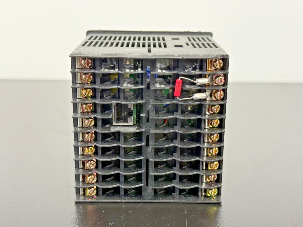 Yokogawa UT351 00 Digital Indicating Controller PLC Temperature Control Module3