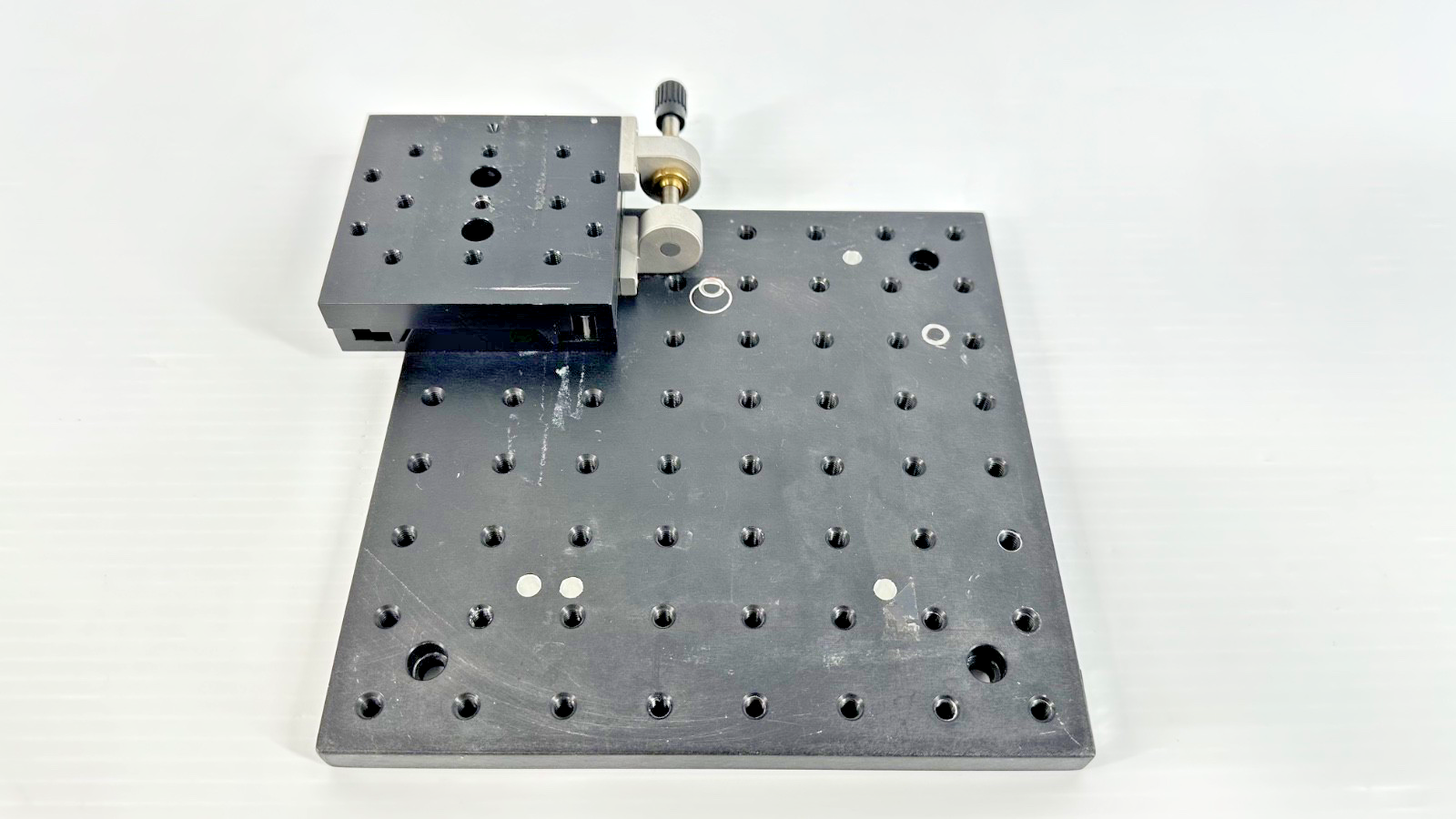 Unbranded Optical Mounting Plate with Manual Linear Positioning Stage0