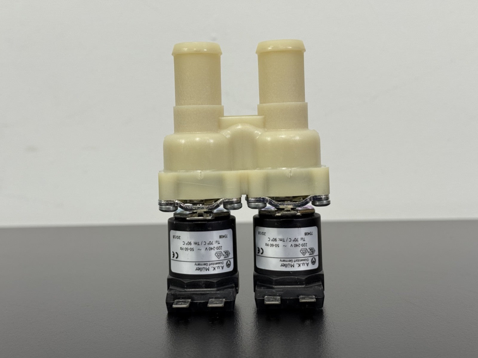A.U.K. Müller Dual Solenoid Valve 220–240V AC 50/60Hz Twin Inlet Water Valve0