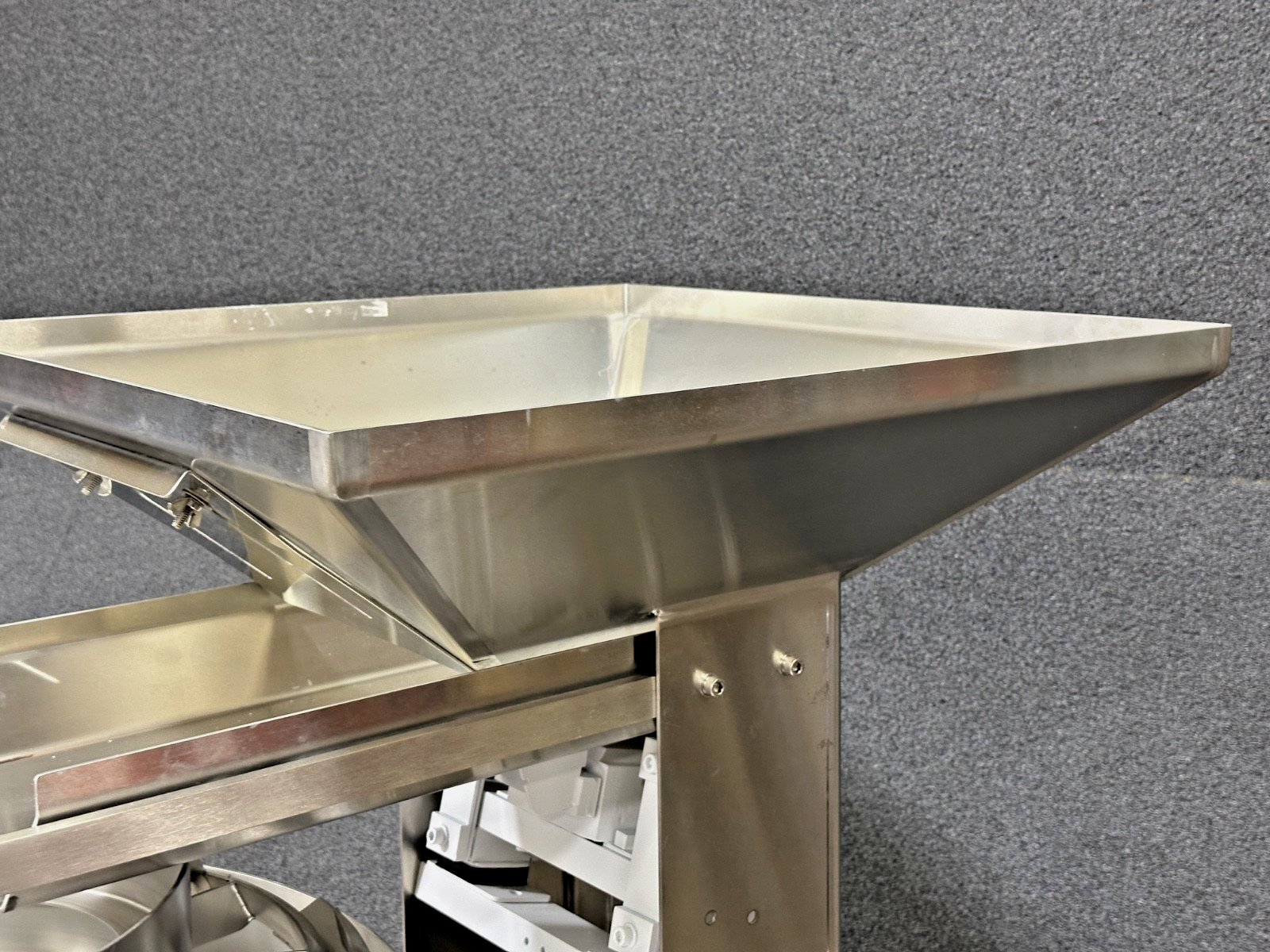 Automation Feed Systems Vibratory Bowl Feeder w/ Rodix Controllers3